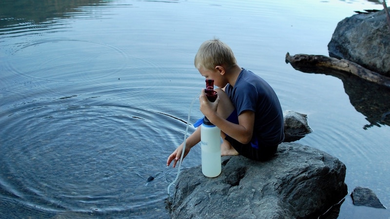 How to Use a Water Purifier While Camping