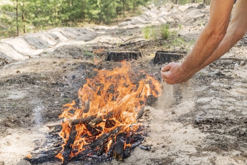 How to Properly Extinguish a Campfire