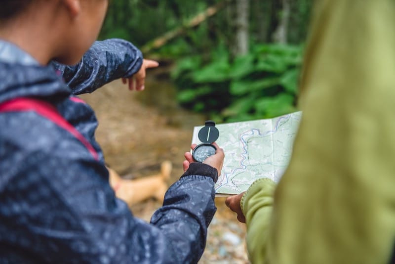 How to Use a Compass to Navigate